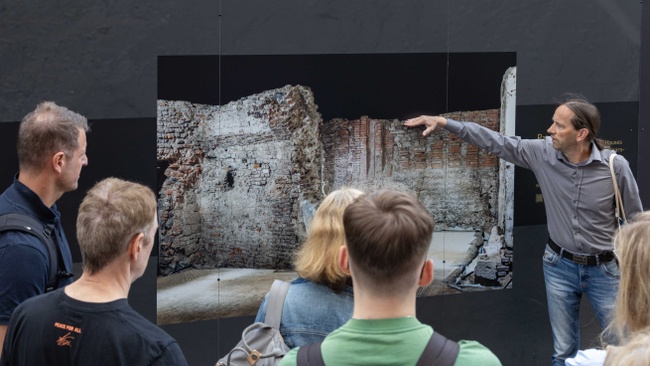 Führung mit Dr. Jens Scholten: Zusammenleben im Viertel – Rundgang um die MiQua-Baustelle