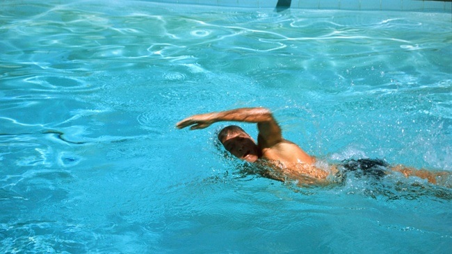 Der Schwimmer (OmeU)