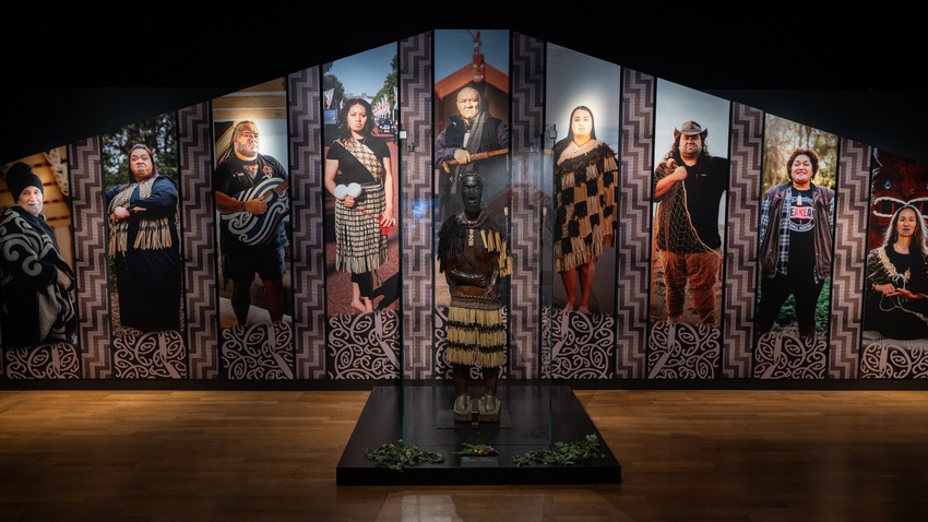 He Toi Ora. Beseelte Kunst der Māori. Auf den Spuren der Schnitzwerke im Museum Fünf Kontinente
