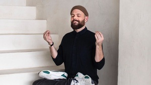PATRICK SALMEN mit "Yoga gegen Rechts"