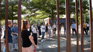 Die Bernauer Straße nach dem Mauerbau