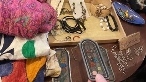 Cafe Gold Laden Flohmarkt