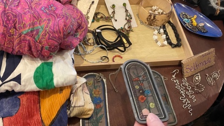 Cafe Gold Laden Flohmarkt