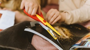 Kinderworkshop im Haus des Papiers: Sag´s mit Bildern!  Mach mit uns Fotocollage-Postkarten zum Verschicken