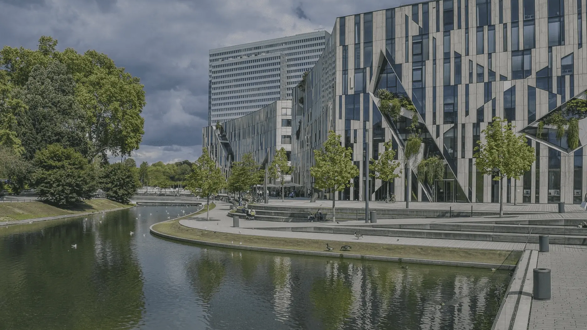 Stadtansicht von Düsseldorf als Kulisse der Outdoor-Gameshow Adventure Battle