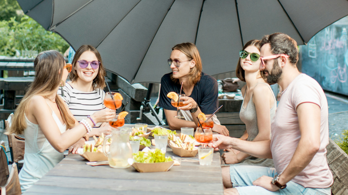 Slow-Dating-Dinner in Berlin: 6 kuratierte Singles | Von einer Frau gegründet · Sicher 🍽️
