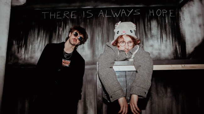 Tribe Friday (Bubblegum-Emo/Örebro, Schweden) + Pech beim Denken (Garage-Post-Punk/ Berlin)