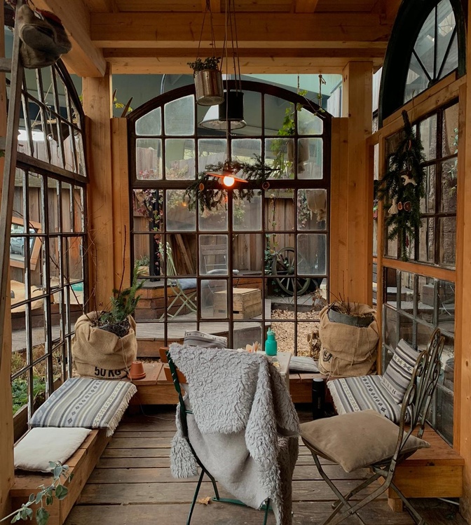 Poesie Woanders – Lesebühne & Live-Musik