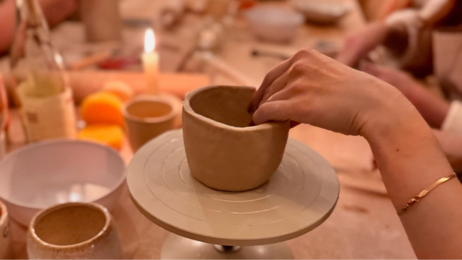 MOM (to be) Selfcare Session I Yoga & Töpfern im Studio Calma in Düsseldorf mit Bibi und Kira