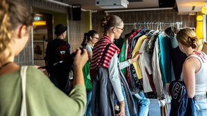 Kleidertausch im COMEDIA Theater