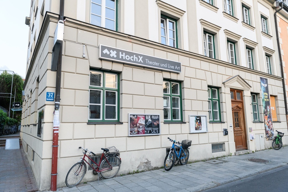 Nicola Kötterl: Tears and Squats for Cicero