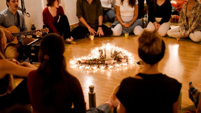 Full Moon Chant - Cacao Chanting Circle zu Imbolc