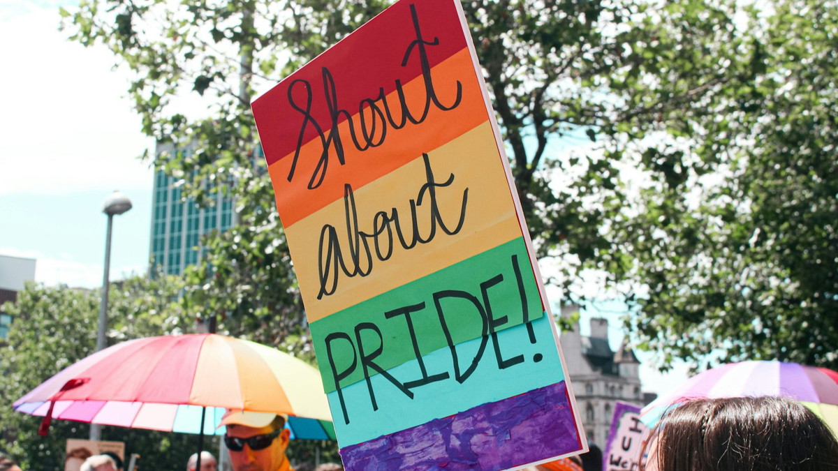 Demoschilder basteln für den CSD