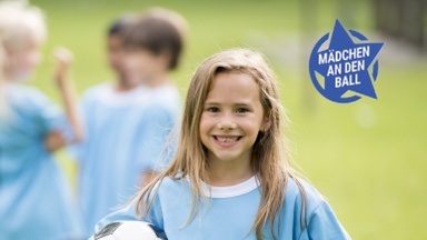 Mädchen an den Ball - Fußballtraining für Mädchen inklusiv und kostenfrei