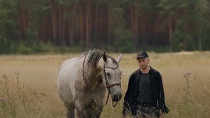 TANZWERKSTATT EUROPA 2025: Ian Kaler Video-Installation “SENTIENT BEINGS”