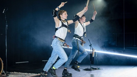 CHOREOMANIACS - Dancing between Order and Disorder