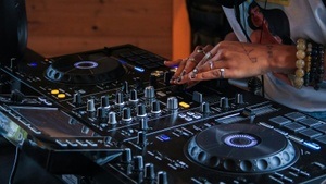 offspace x djversity: Open Decks für Queers und Allies