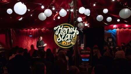 Honey Slam - Poetryslam ohne traurige Texte! -mit Gebärdensprachdolmetscherin-