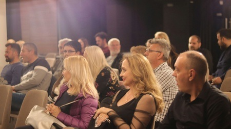 Weihnachtsgeschenke-Recyclingversteigerung