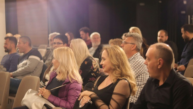 Weihnachtsgeschenke-Recyclingversteigerung