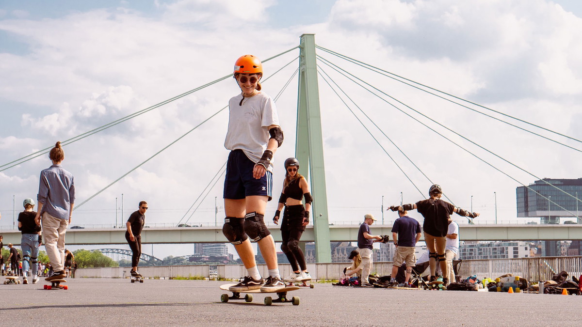 Titelbild der Veranstaltung Longboardkurs für Anfänger:innen