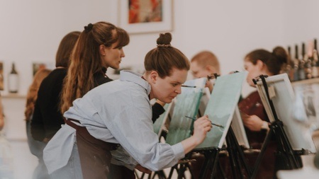 Entkorkte Kunst: Wine, Paint & Piano - Die Malsession mit Weinprobe und Live-Piano in Frankfurt