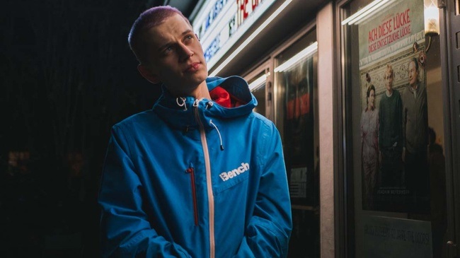 Heimspiel: Schwerelos - Felix Roman - Blue intended