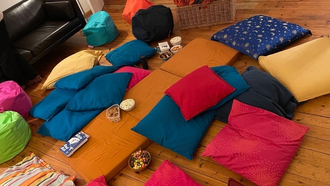 Vorleseabend: “Es lauscht und schmaust”