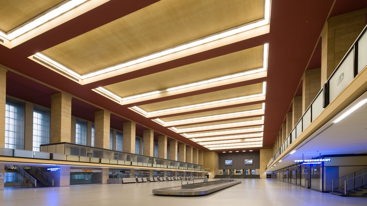 Flughafen Tempelhof \u002D Haupthalle