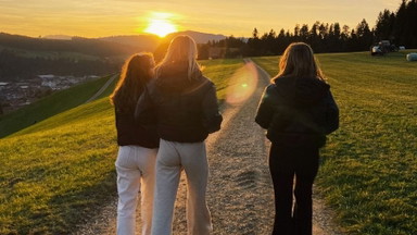 Offline Stranger to Friends Walk