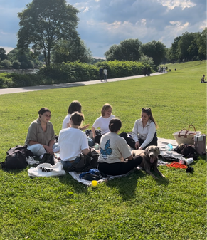 Girls Picnic