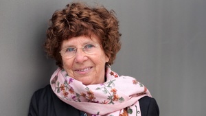 Sylvie Schenk liest aus "In Erwartung eines Glücks" mit musikalischer Begleitung