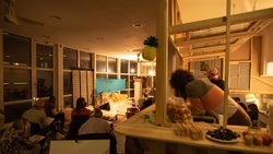 GEMÜTLICHER AKTZEICHENKURS IN DÜSSELDORF