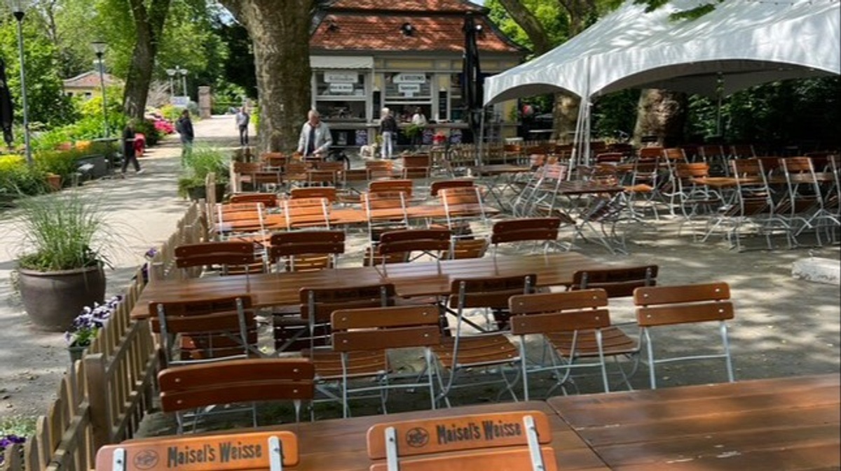 Schlössken - Der Biergarten im Schloßpark von Schloß Berge