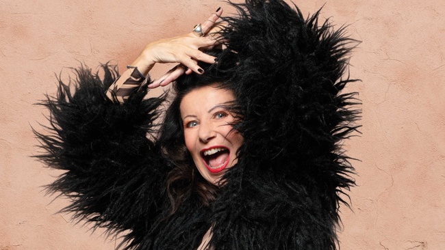 Patrizia Moresco: AUSSER KONTROLLE – WER IST HIER VERRÜCKT?