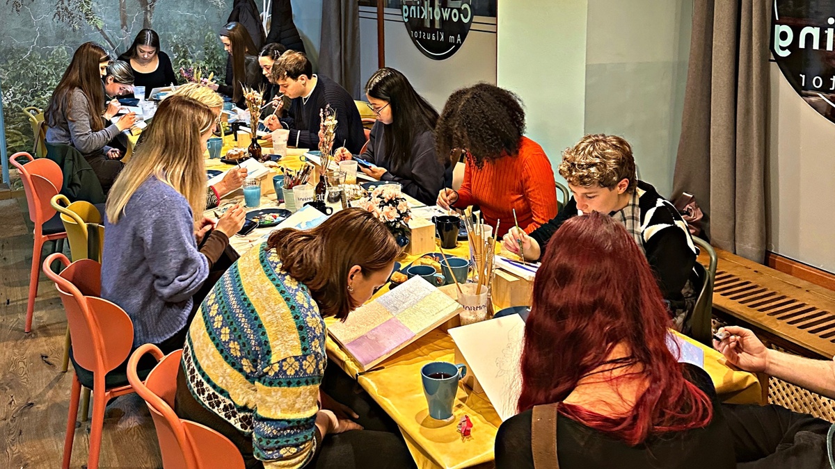 Free\u002DPainting on Canvas