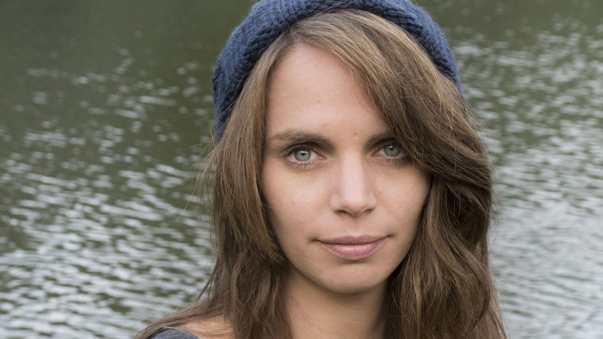 Titelbild der Veranstaltung Bremen liest! Julia Schnetzer liest aus "Wenn Haie leuchten"