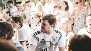 Public Viewing im CBE Halbfinale UEFA Nations League Spanien - Frankreich