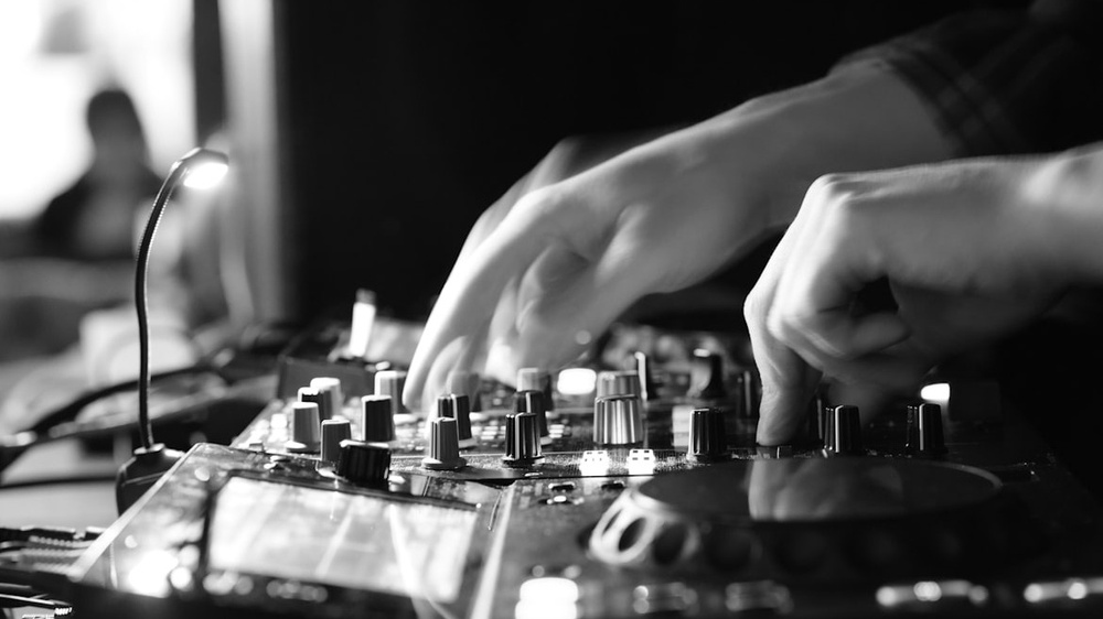 DUALISM with SHOKI287, BAUGRUPPE90, DJ WASSERFALL uvm