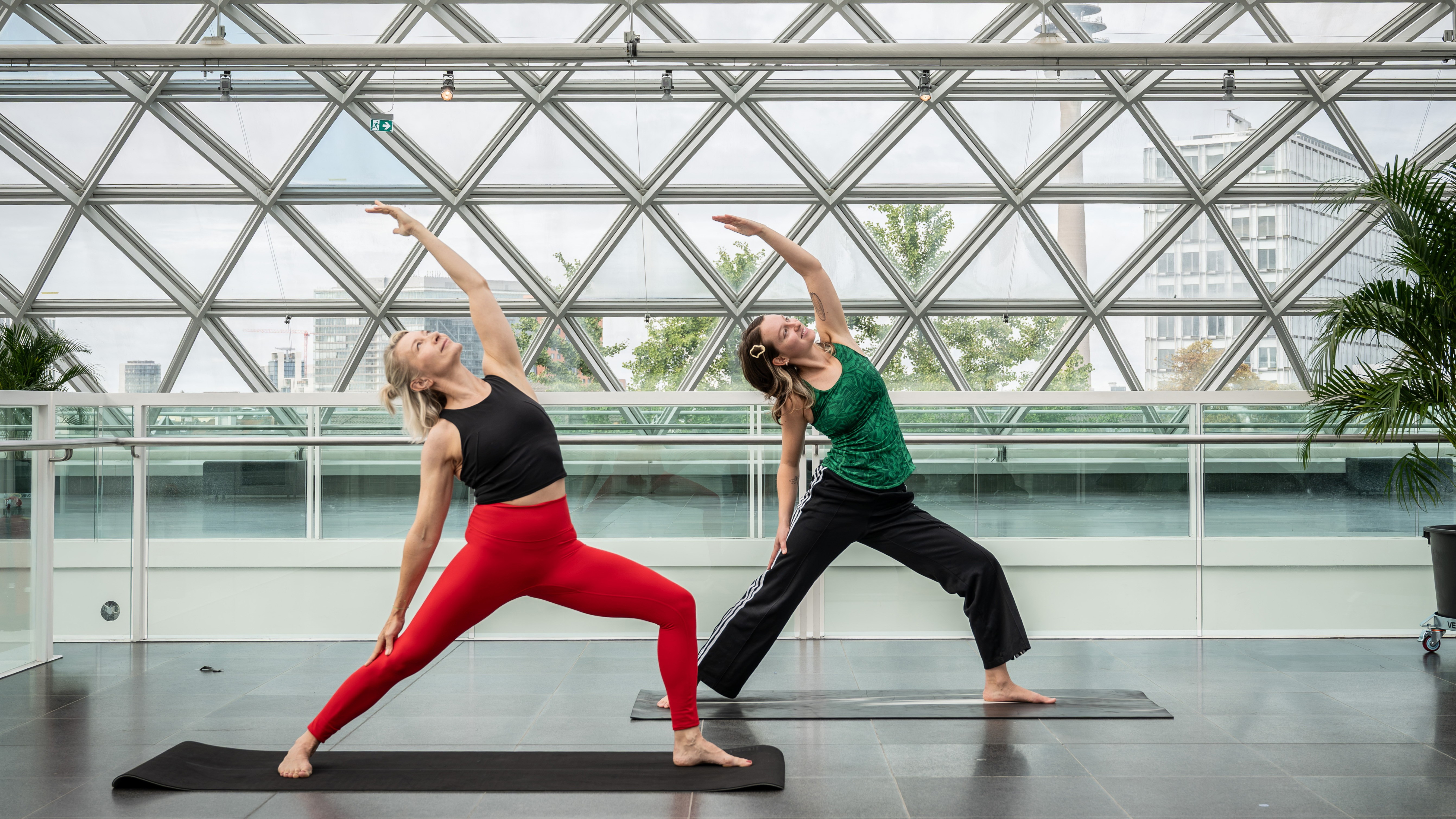 K21 Yoga unter der Kuppel
