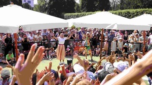 Kita singt auf der Sommerbühne