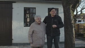 IM SCHATTEN DES APFELBAUMS (Reihe: BIOTOP DER UNFREIWILLIGEN FREIWILLIGKEIT)