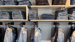 Nudie Jeans Repair Station bei glore Hamburg