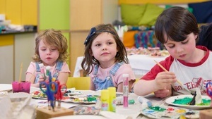 FAMILIENZEIT: Geschichten um die Welt