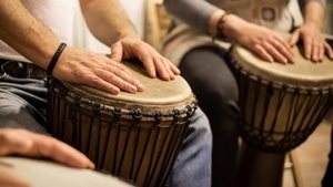 Rhythmus spüren - Lebensfreude teilen! Trommeln für Menschen 60+