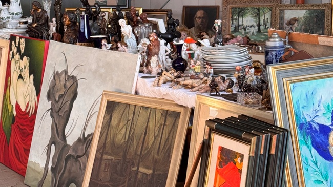 Düsseldorfer Flohmarkt am Blumengroßmarkt