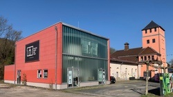 Theater neben dem Turm