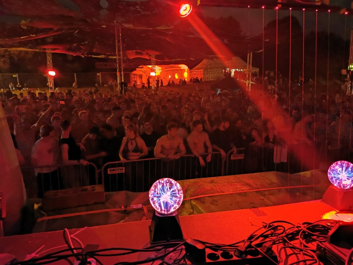 RaveStreamRadio \u002D RSR