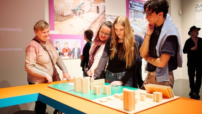 Platte OST / WEST – Wohnen und Bauen in Großtafelbauweise