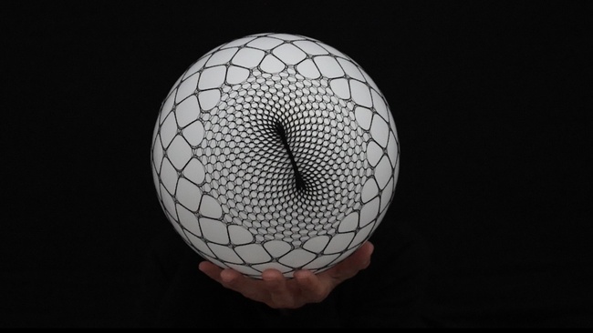 Ausstellung ‚Fast eine Tonne: Atemraum‘